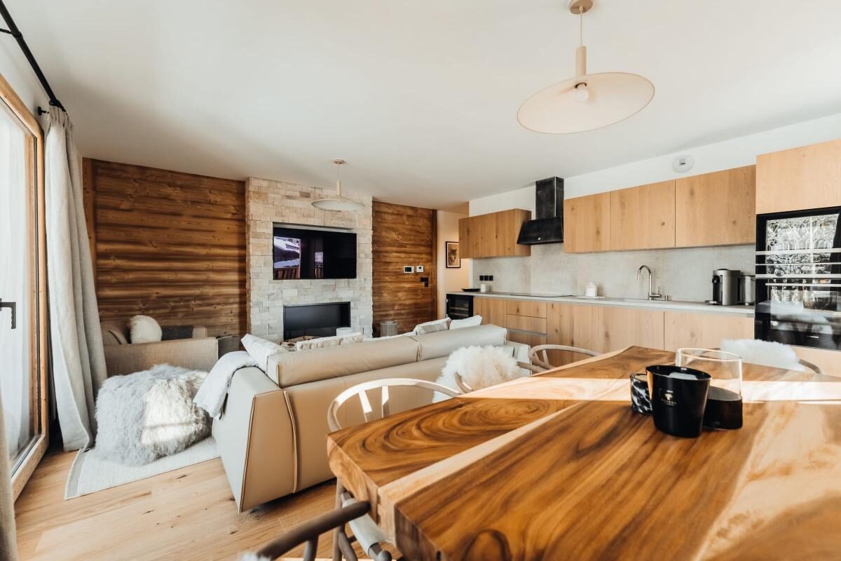 Salon ouvert sur cuisine