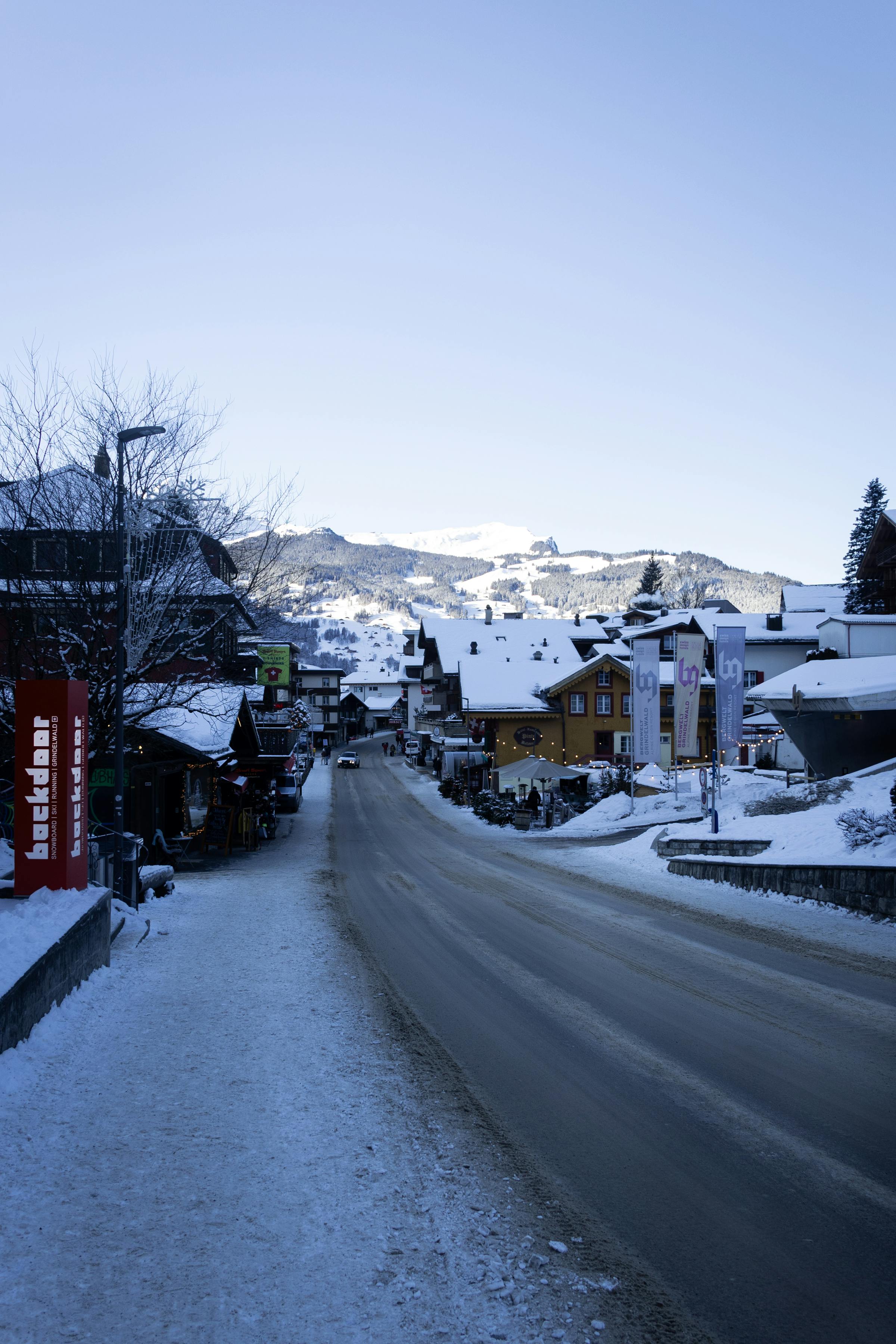 Place du village de Megève la nuit