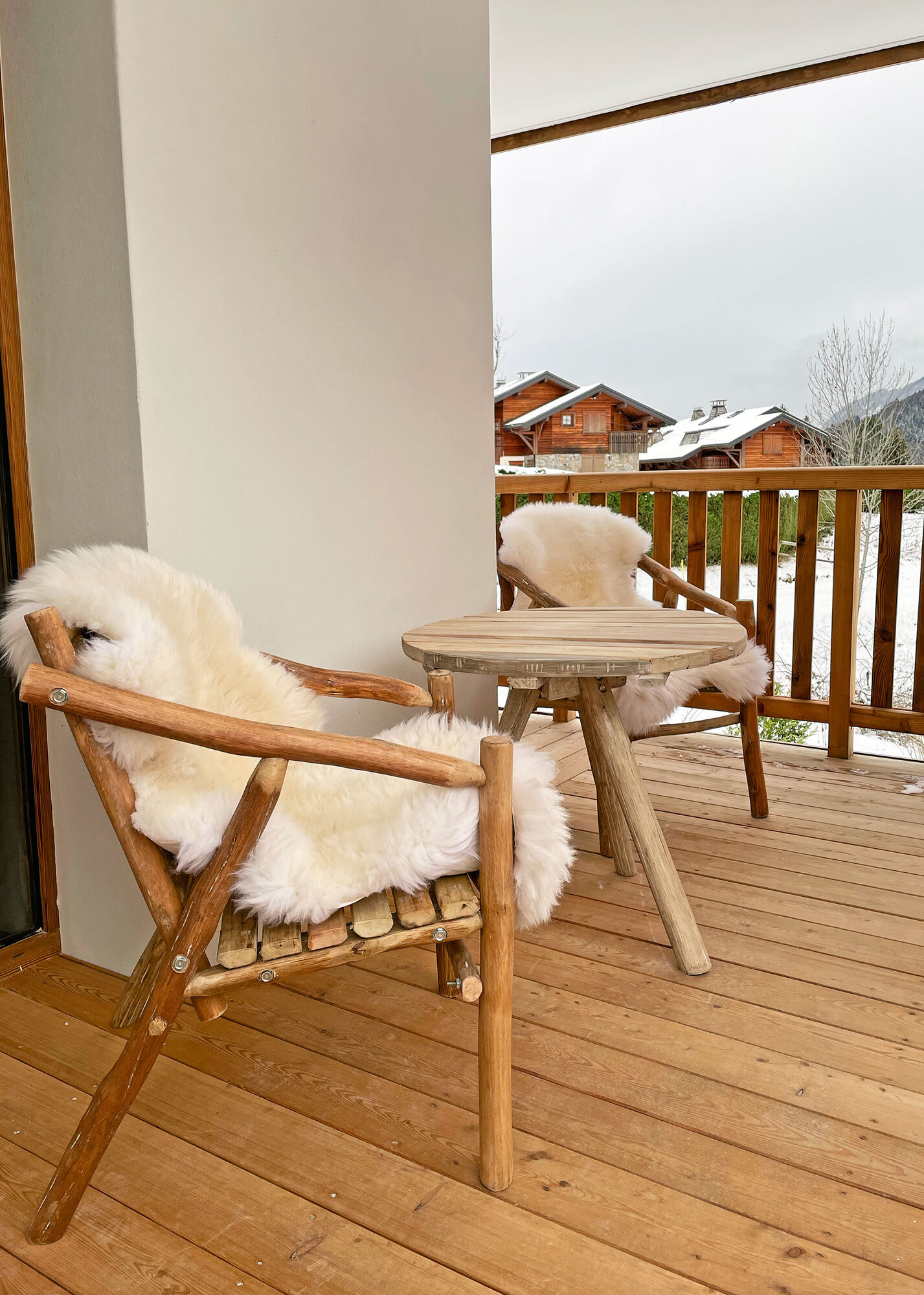 Fauteuils sur la terrasse
